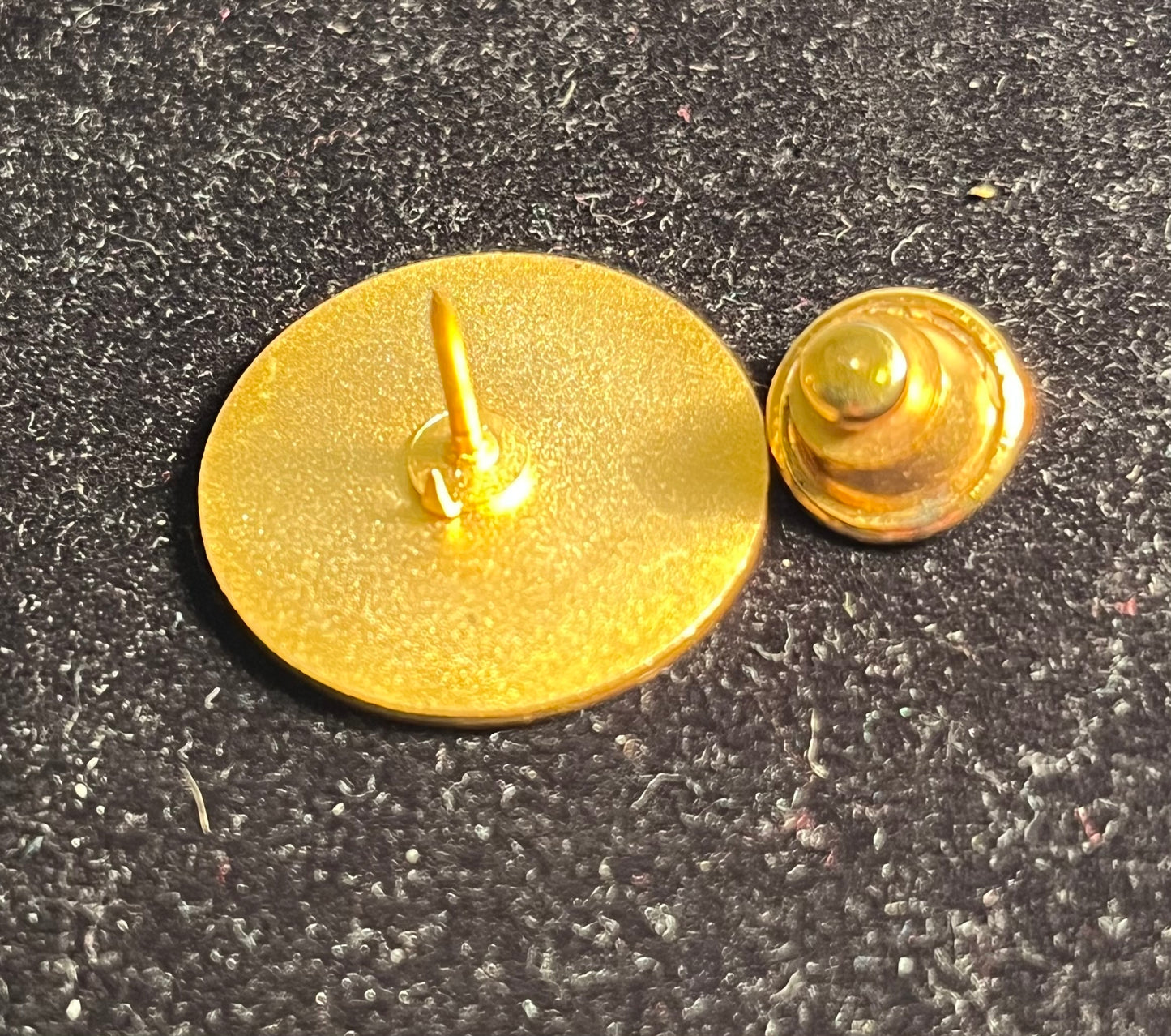 Vintage 1975 Keeneland Association Lapel Pin