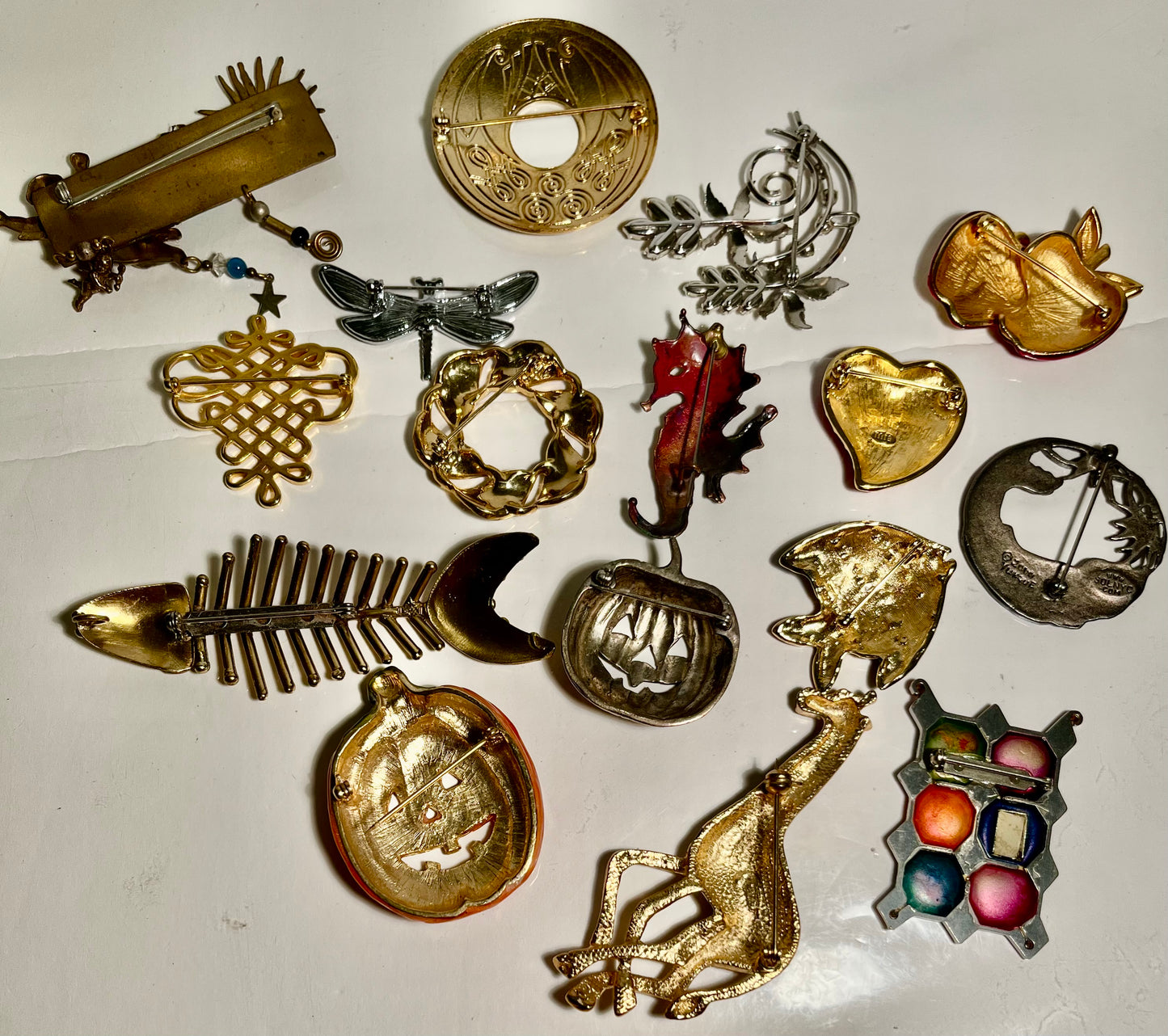 Collection of Brooches (16)