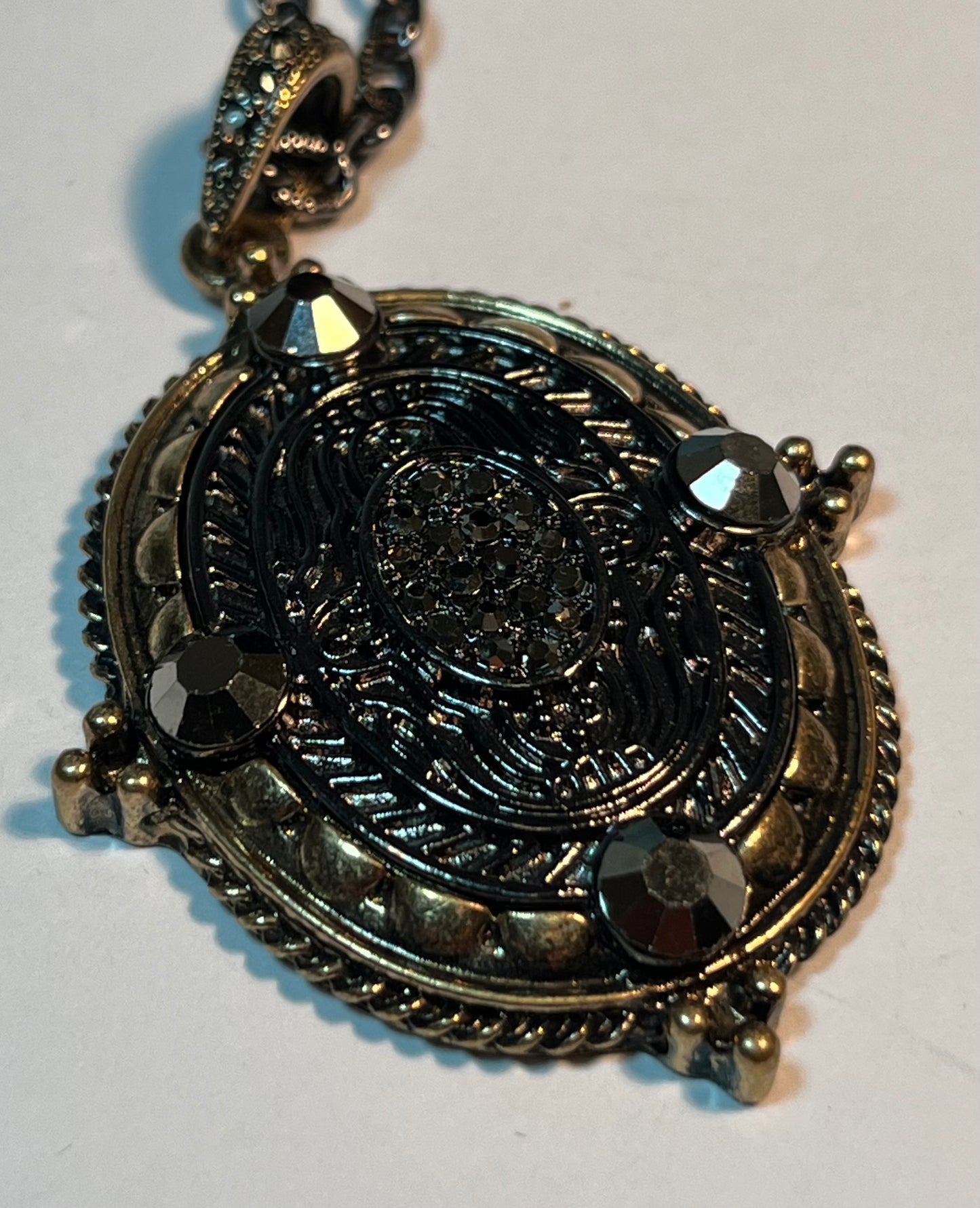 Sworavski Pendant with Chain