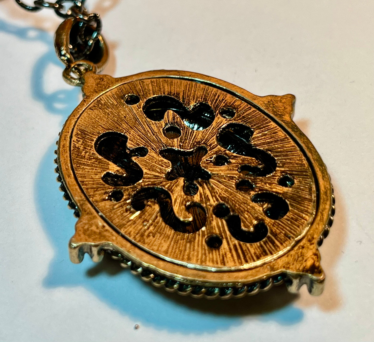 Sworavski Pendant with Chain