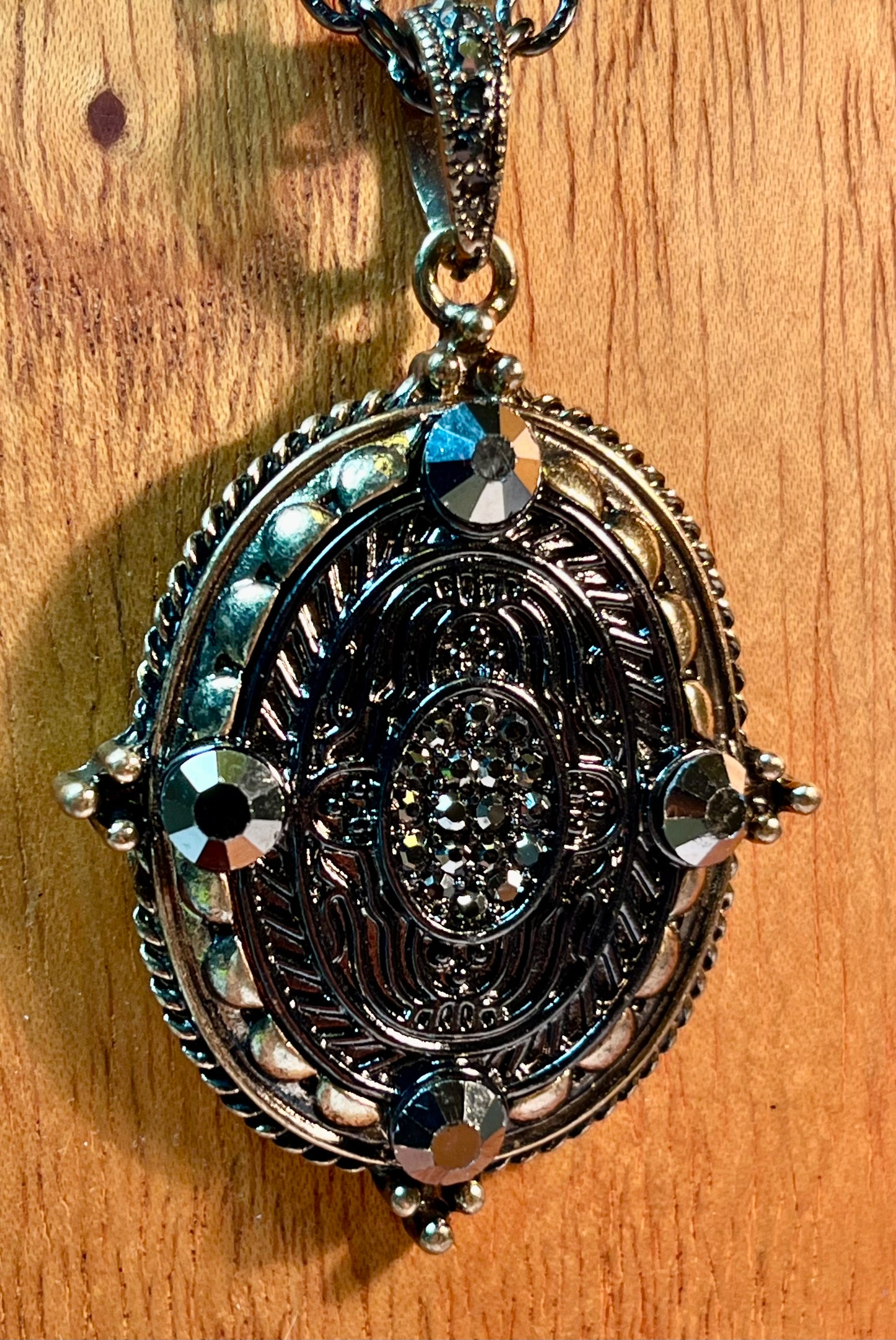 Sworavski Pendant with Chain